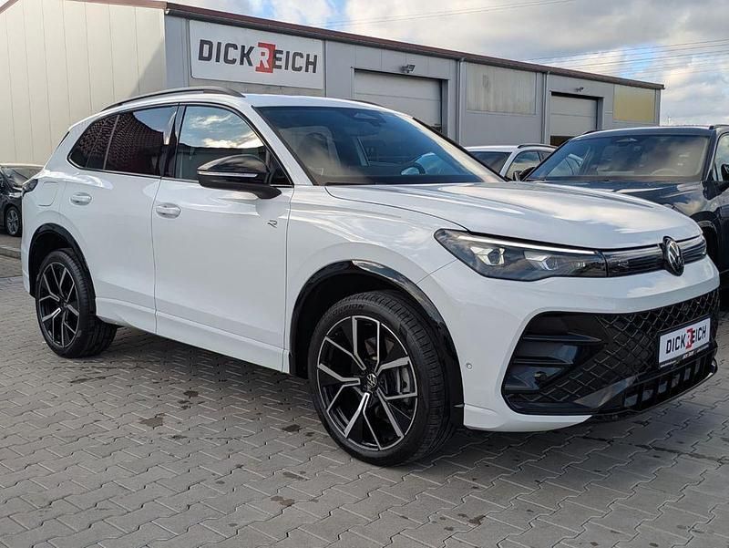 Pure white Gebraucht 2025 VW Tiguan R-line SUV | 46.950 € (Fairer Preis) - Bild 1/3