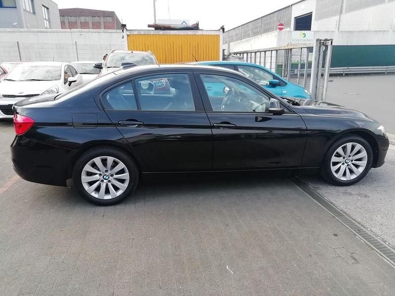 Gebraucht BMW 318 136 PS (100 kW) 2018 Schwarz Limousine