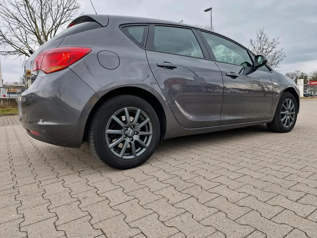 Gebraucht Opel Astra 110 PS (80 kW) 2010 Grau Limousine