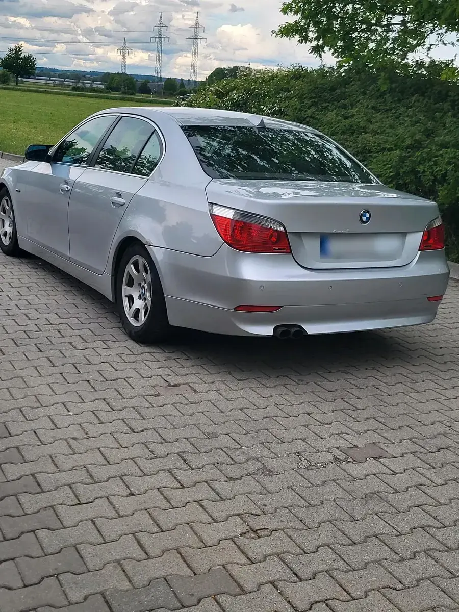 Gebraucht BMW 525 190 PS (139 kW) 2005 Silber Limousine