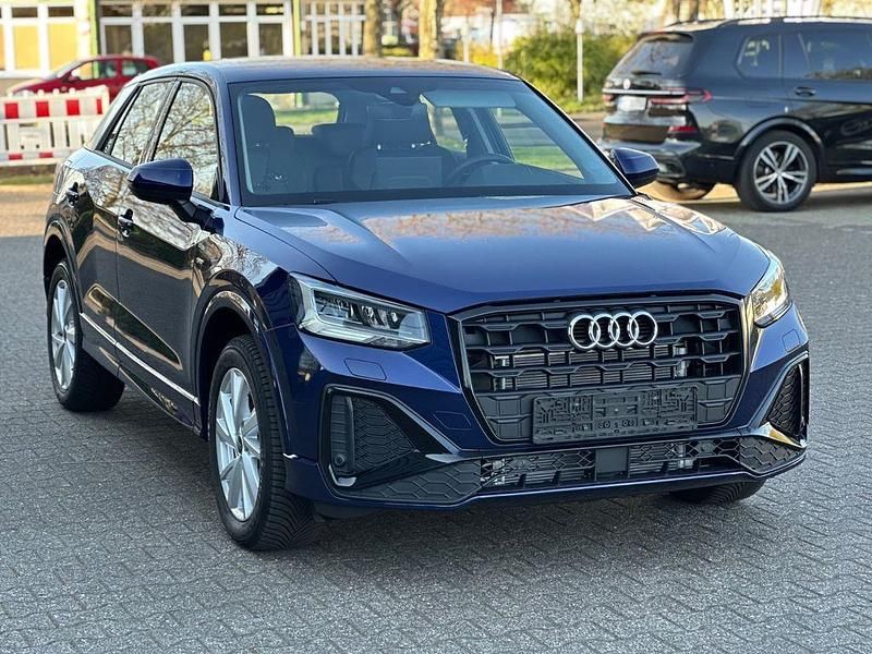 Gebraucht Audi Q2 S-Line 190 PS (139 kW) 2024 Navarrablau metallic SUV