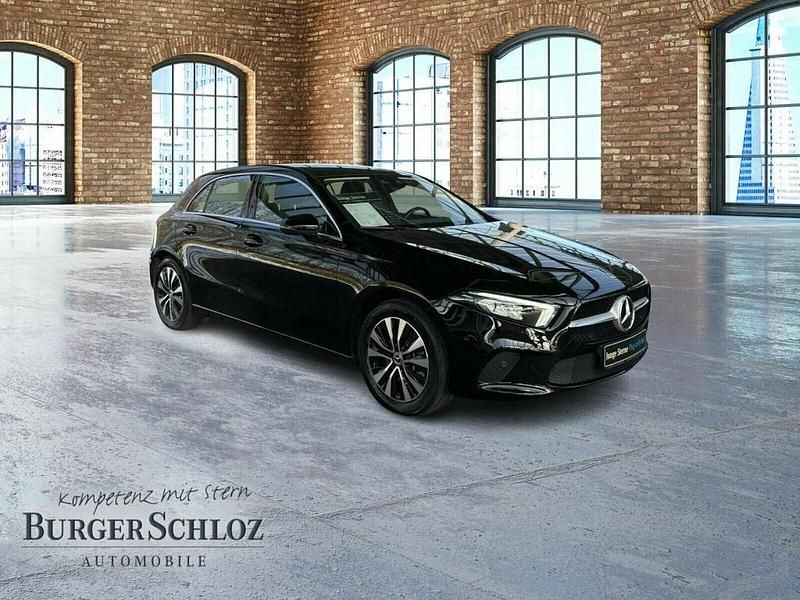 Gebraucht Mercedes A250 Progressive 160 PS (117 kW) 2022 Unilack nachtschwarz Limousine