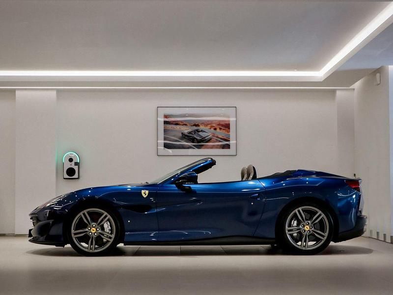 Second-hand Ferrari Portofino 829 CP (609 kW) 2018 Albastru Cabrio