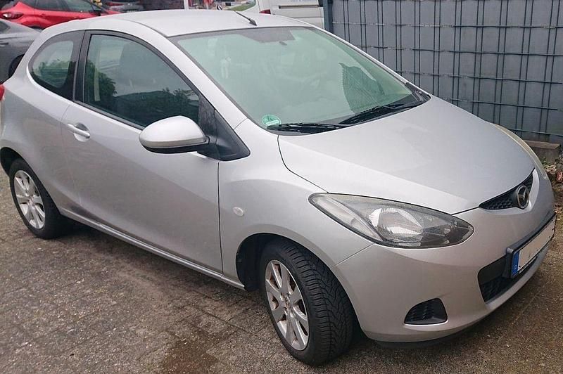 Silber Gebraucht 2009 Mazda 2 Impuls Limousine | 2.900 € (Fairer Preis) - Bild 1/4