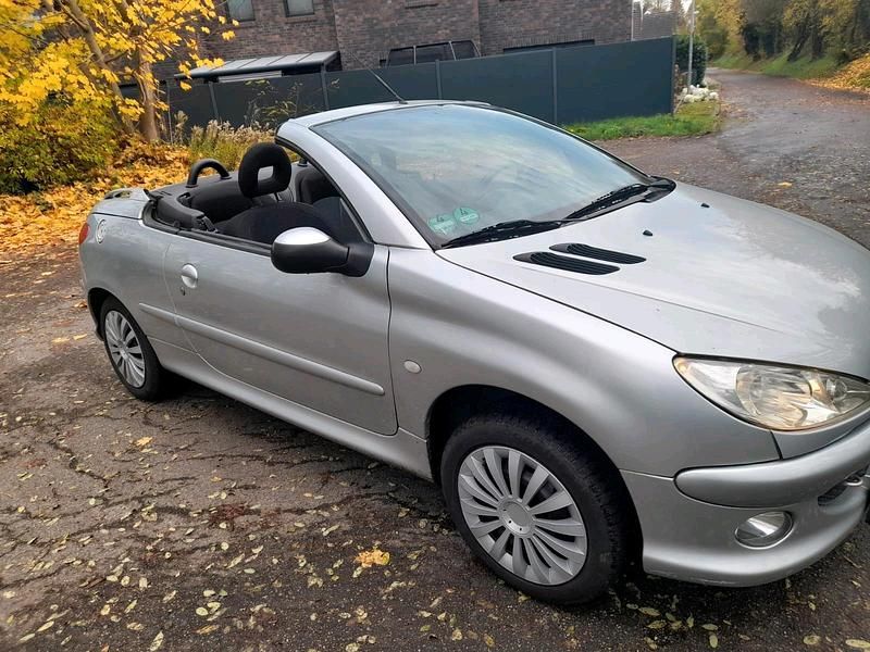 Silber Gebraucht 2005 Peugeot 206 CC Cabrio | 1.750 € (Fairer Preis) - Bild 1/4