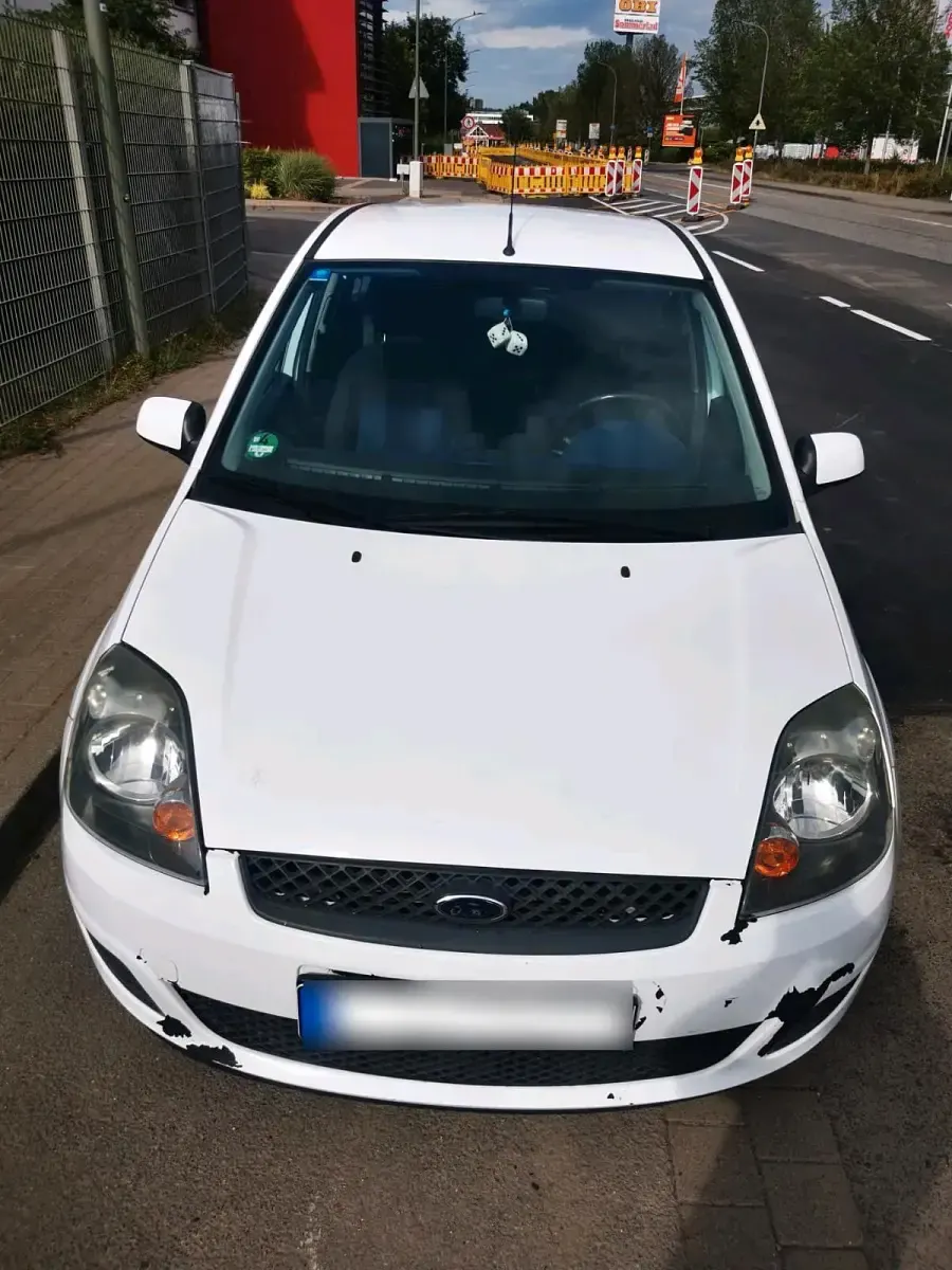 Gebraucht Ford Fiesta 70 PS (51 kW) 2007 Weiß Kleinwagen