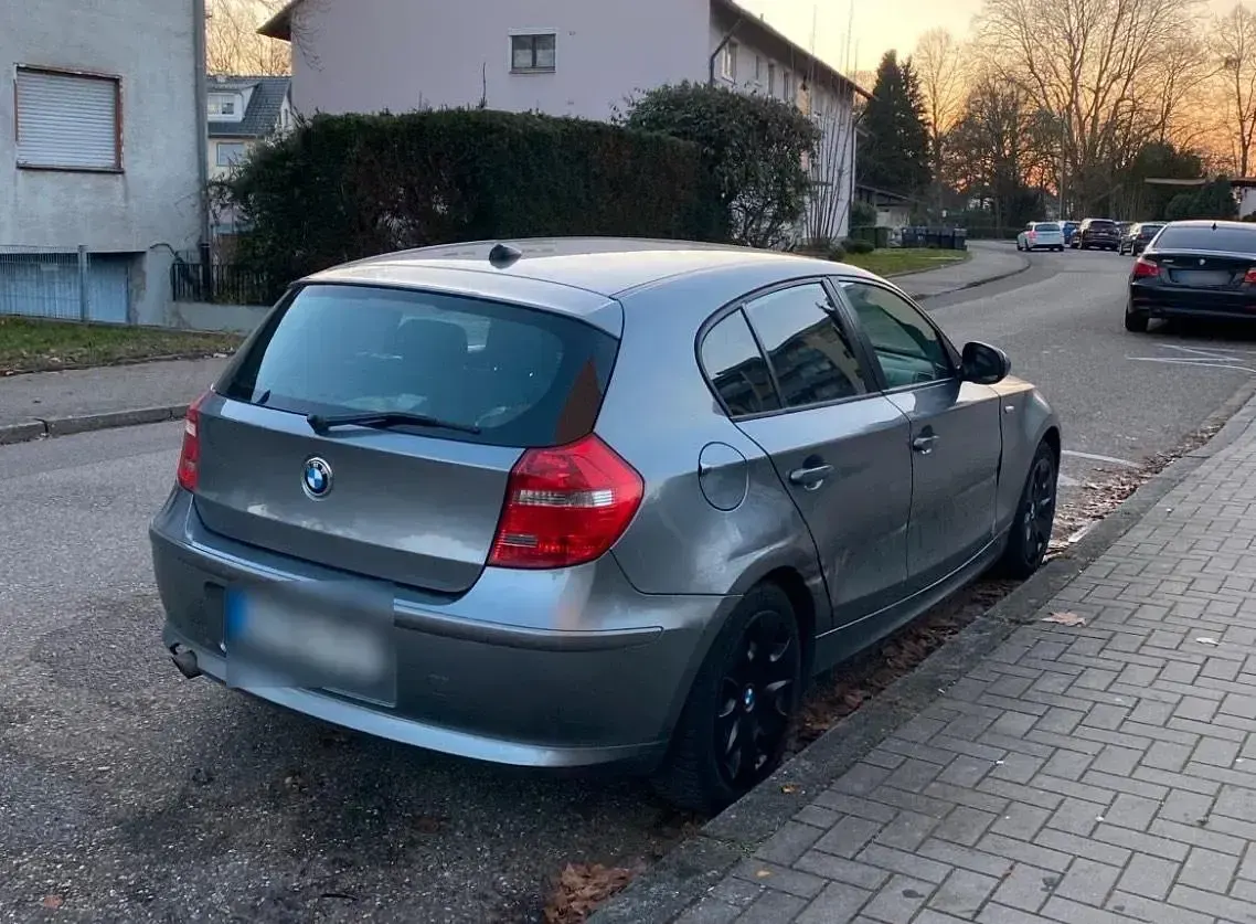 Gebraucht BMW 116 116 PS (85 kW) 2010 Grau Kleinwagen