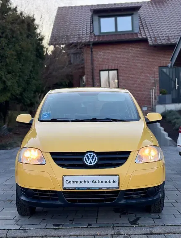 Gebraucht VW Fox 54 PS (39 kW) 2005 Gelb Kleinwagen
