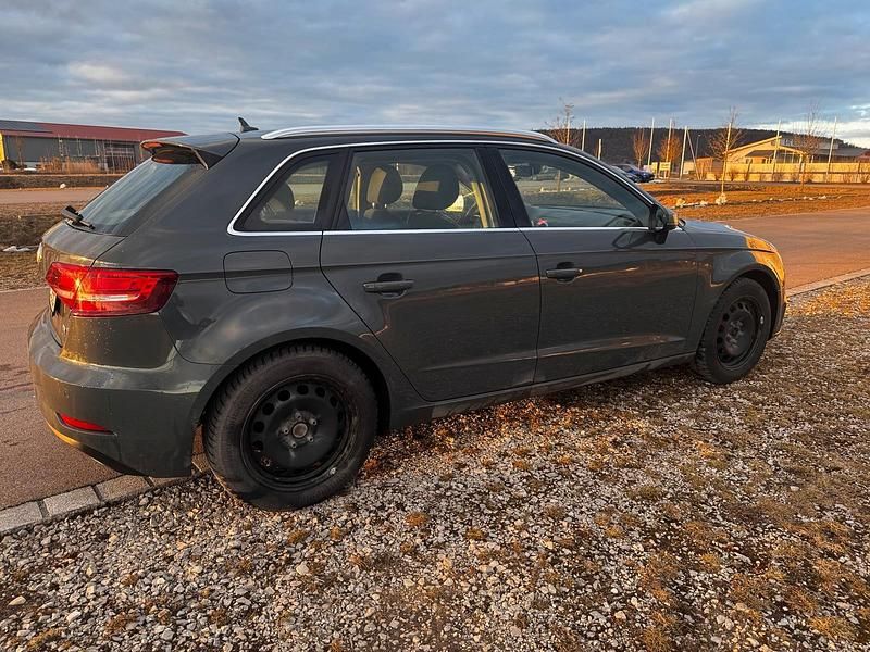 Gebraucht Audi A3 150 PS (110 kW) 2018 Grau Limousine