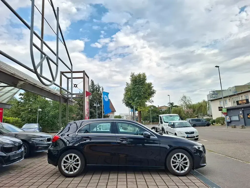 Gebraucht Mercedes A180 Progressive 136 PS (100 kW) 2020 Schwarz Limousine