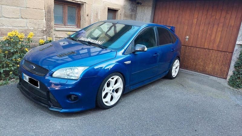 Blau Gebraucht 2005 Ford Focus ST Limousine | 4.800 € (Fairer Preis) - Bild 1/4