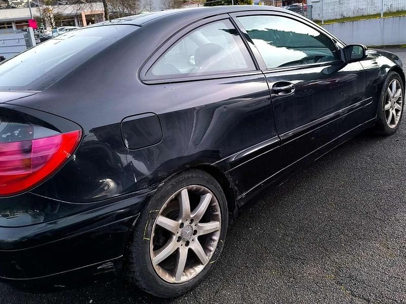 Gebraucht Mercedes C200 163 PS (119 kW) 2002 Schwarz Coupé