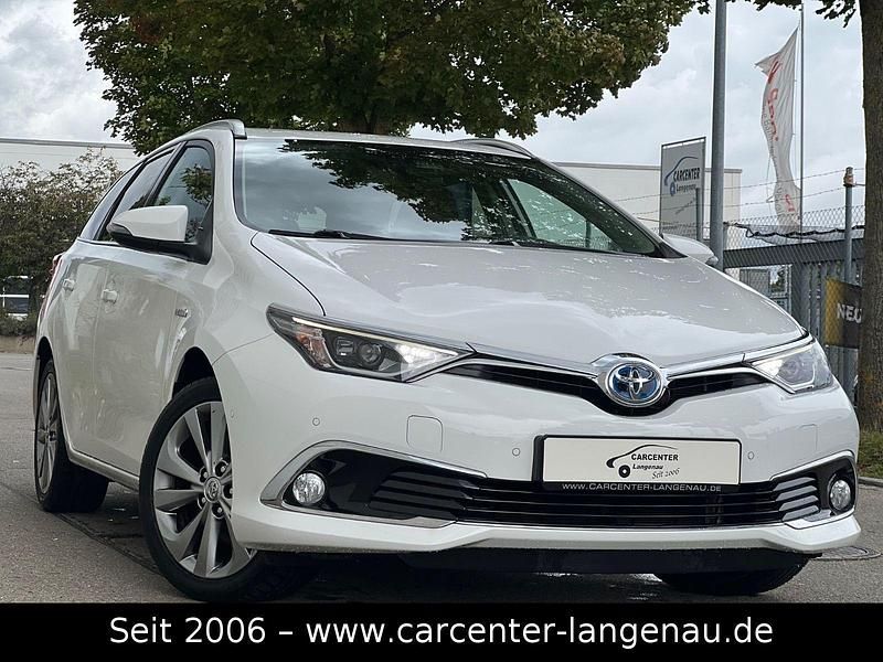 Weiß Gebraucht 2018 Toyota Auris Hybrid Executive Kombi | 16.999 € (Fairer Preis) - Bild 1/4