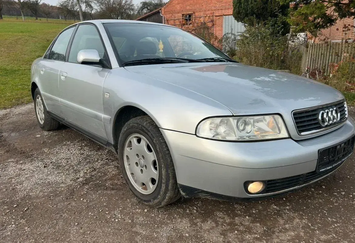 Gebraucht Audi A4 102 PS (75 kW) 1999 Silber Limousine