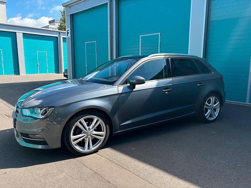 Grau Gebraucht 2013 Audi A3 Sportback Ambition Kleinwagen | 9.000 € - Bild 1/4