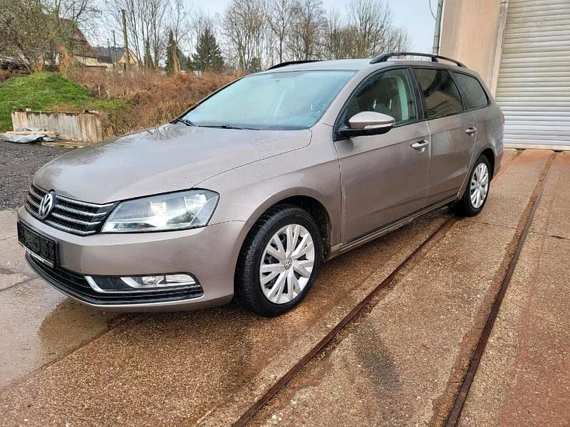 Gebraucht VW Passat 122 PS (89 kW) 2011 Silber Kombi