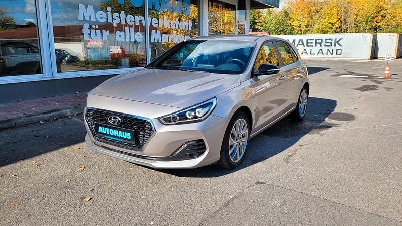 White sand Gebraucht 2019 Hyundai i30 Passion Plus Limousine | 15.950 € (Fairer Preis) - Bild 1/4