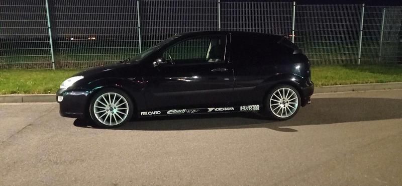 Second-hand Ford Focus 131 CP (96 kW) 2001 Negru Coupe