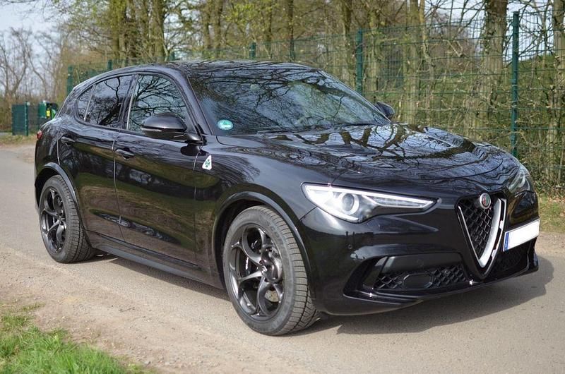 Schwarz Gebraucht 2018 Alfa Romeo Stelvio Quadrifoglio SUV | 43.000 € (Guter Preis) - Bild 1/4