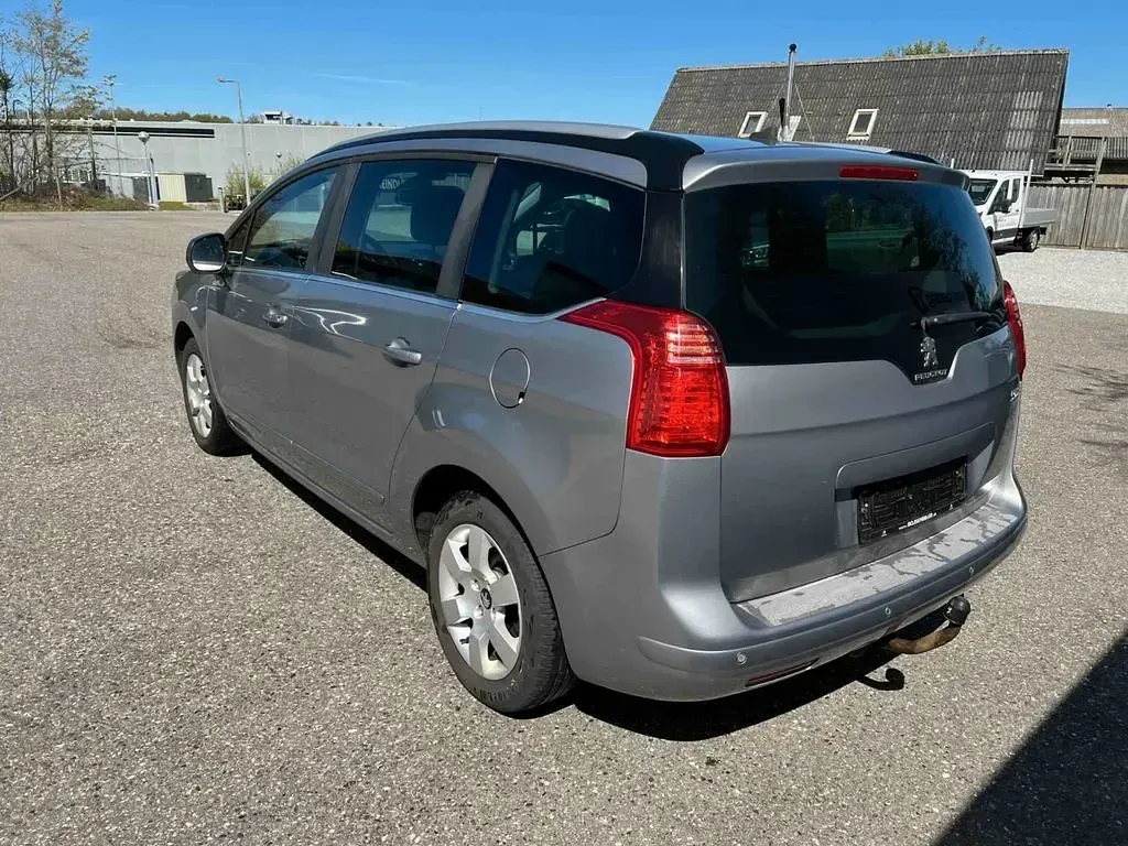 Gebraucht Peugeot 5008 Allure 150 PS (110 kW) 2014 Grau Van / Kleinbus