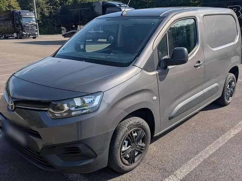 Grau Gebraucht 2021 Toyota Proace City Van | 12.500 € (Superpreis) - Bild 1/4