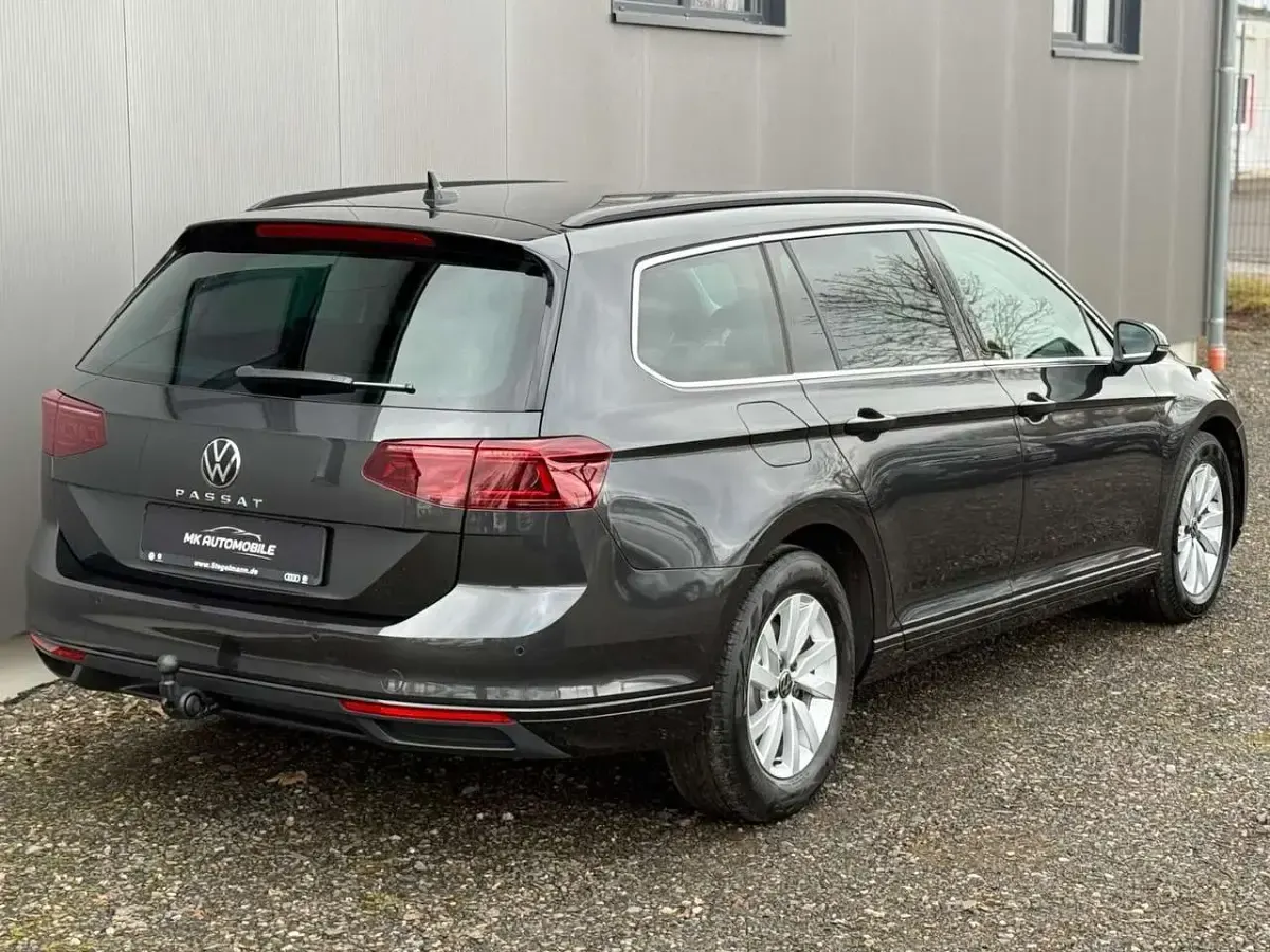 Gebraucht VW Passat 150 PS (110 kW) 2022 Grau Kombi
