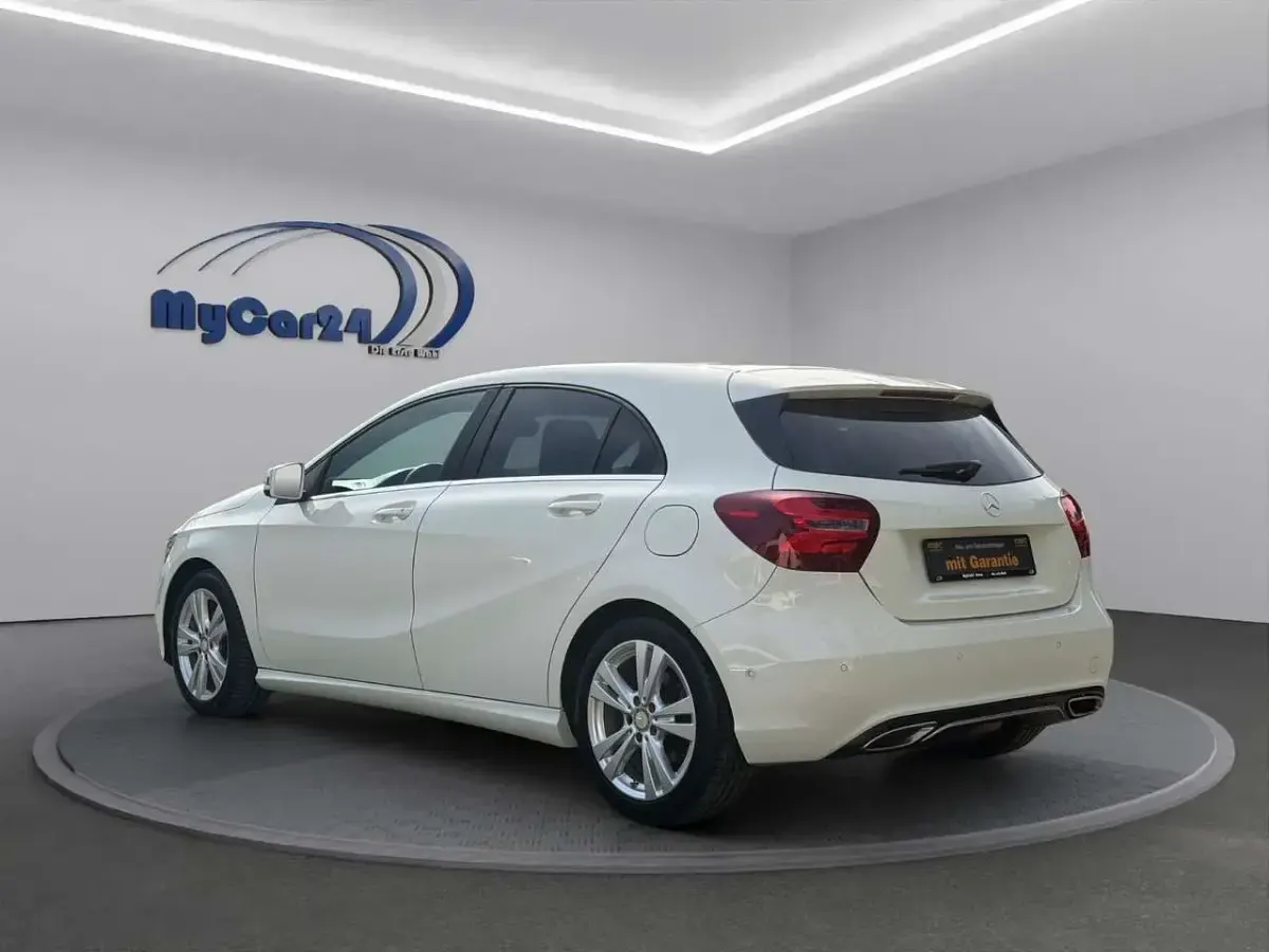 Gebraucht Mercedes A220 177 PS (130 kW) 2016 Calcitweiss/zirrusweiss Kleinwagen