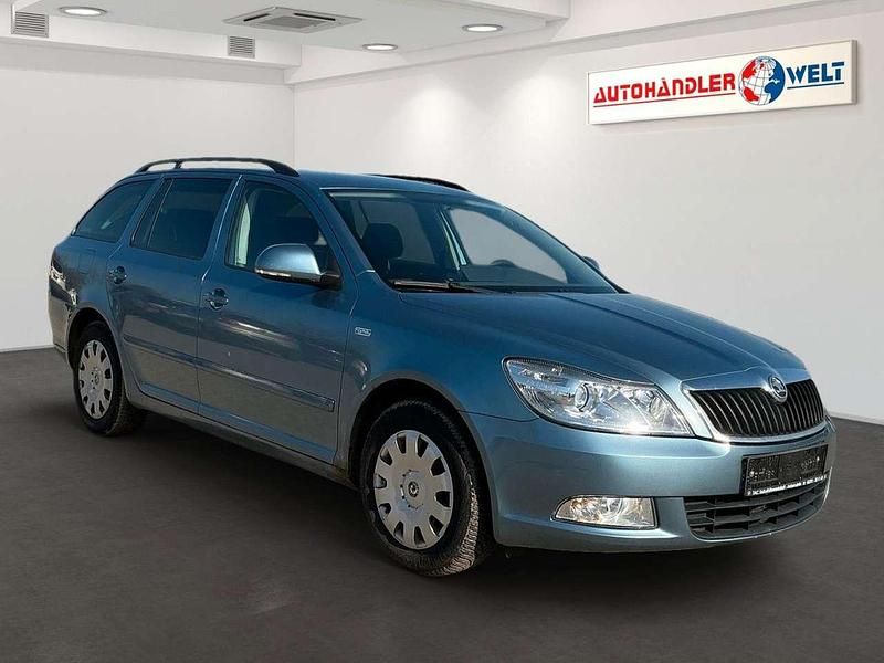Gebraucht Skoda Octavia Family 105 PS (77 kW) 2011 Grau Kombi