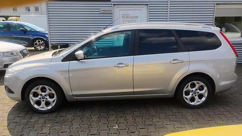 Gebraucht Ford Focus 109 PS (80 kW) 2010 Silber Kombi