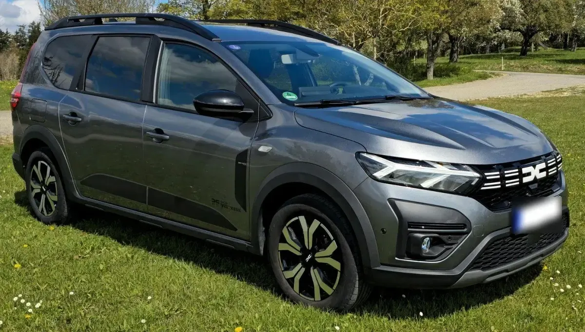 Gebraucht Dacia Jogger Extreme 141 PS (103 kW) 2023 Grau Van / Kleinbus