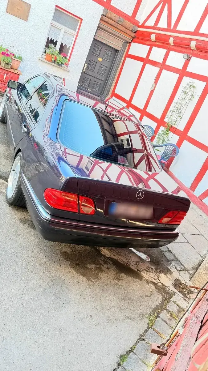 Gebraucht Mercedes E320 220 PS (161 kW) 1997 Violet Limousine