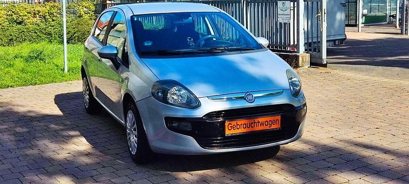 Silber Gebraucht 2011 Fiat Grande Punto Kleinwagen | 3.450 € (Etwas zu teuer) - Bild 1/4