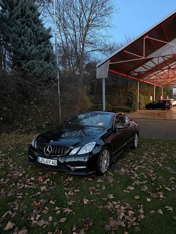 Gebraucht Mercedes E350 265 PS (194 kW) 2012 Schwarz Coupé