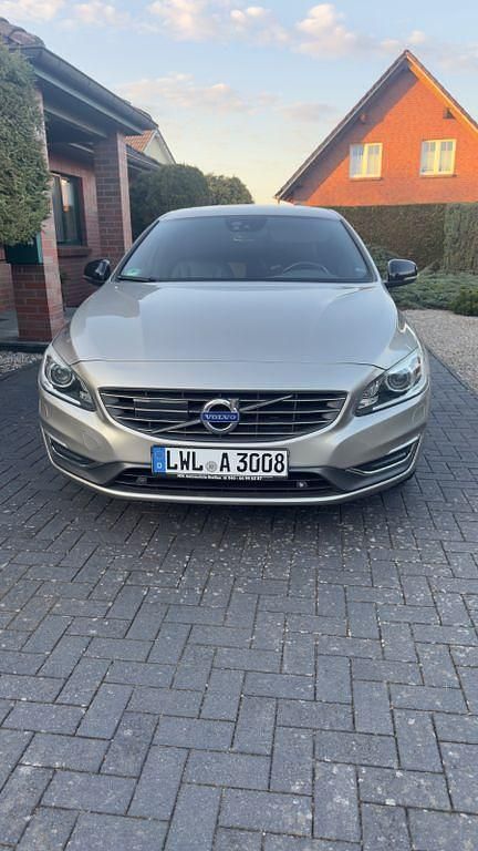Gebraucht Volvo V60 Summum 181 PS (133 kW) 2015 Beige Kombi