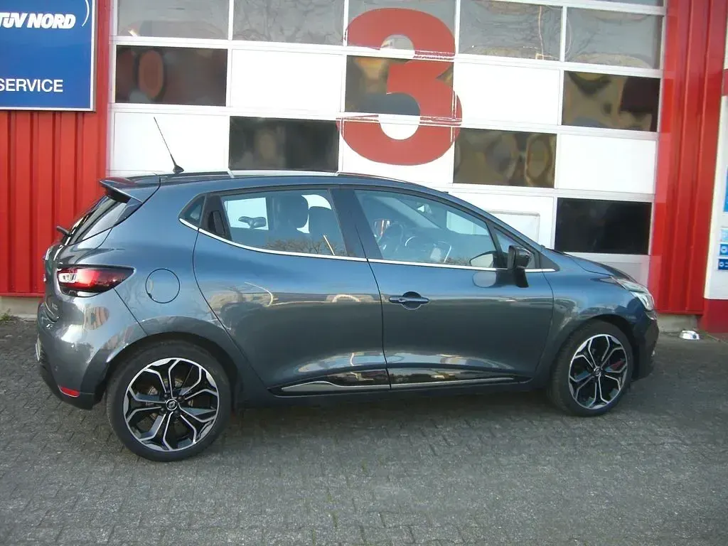 Gebraucht Renault Clio 118 PS (86 kW) 2018 Grau Limousine