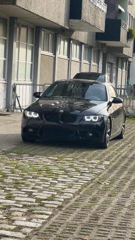 Gebraucht BMW 320 Cabriolet 177 PS (130 kW) 2010 Schwarz Cabrio