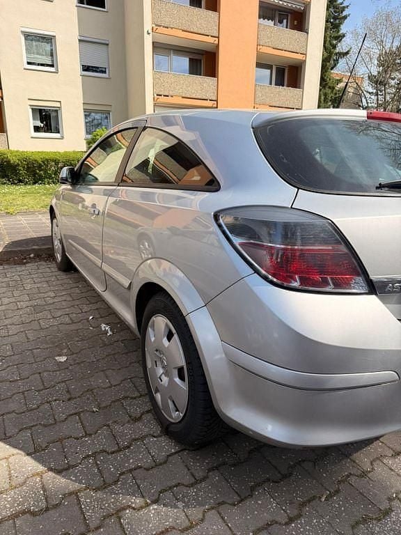 Usado Opel Astra 103 HP (75 kW) 2006 Prateado Coupé