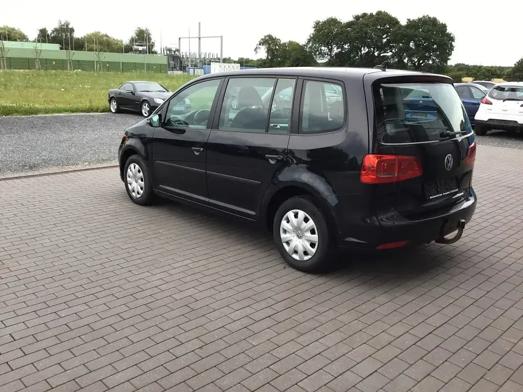 Gebraucht VW Touran Trendline 105 PS (77 kW) 2014 Schwarz Van / Kleinbus