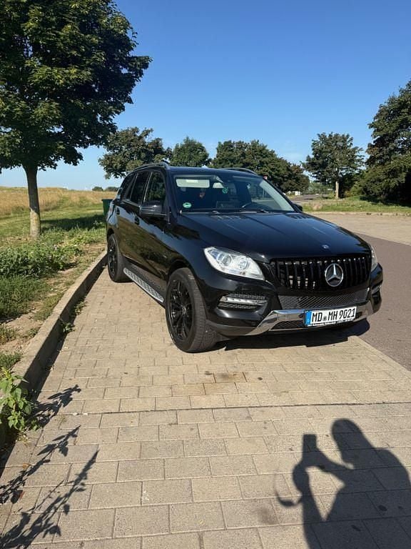 Schwarz Gebraucht 2012 Mercedes ML350 SUV | 18.900 € (Fairer Preis) - Bild 1/4