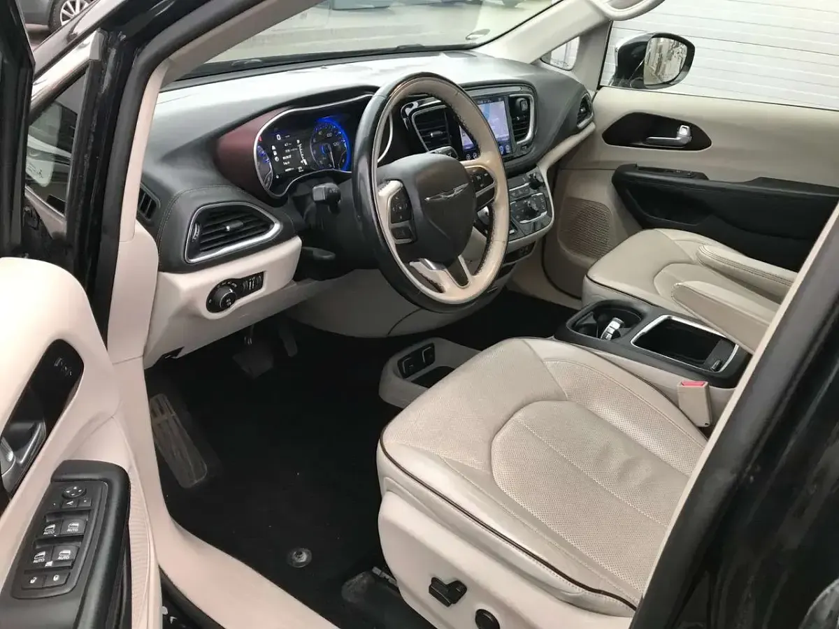 Gebraucht Chrysler Pacifica Limited 291 PS (214 kW) 2017 Schwarz SUV