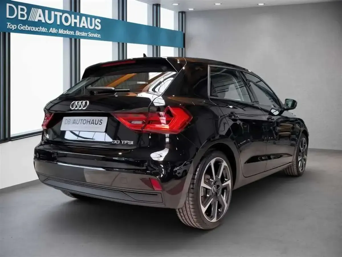 Gebraucht Audi A1 110 PS (80 kW) 2023 Mythosschwarz metallic SUV