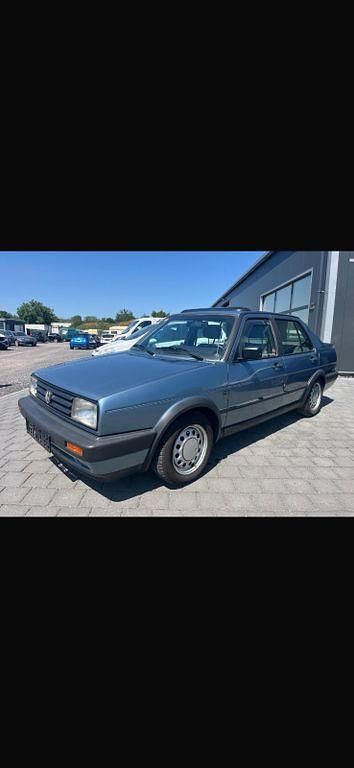 Blau Gebraucht 1990 VW Jetta Limousine | 7.999 € - Bild 1/4