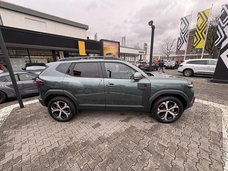 Neu Dacia Duster Journey 94 PS (69 kW) 2025 Grün SUV
