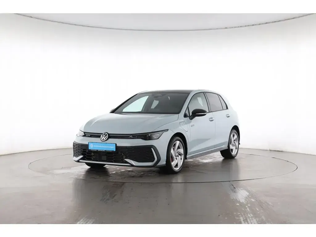Gebraucht VW Golf VIII GTE 272 PS (200 kW) 2025 Crystal ice blue Limousine