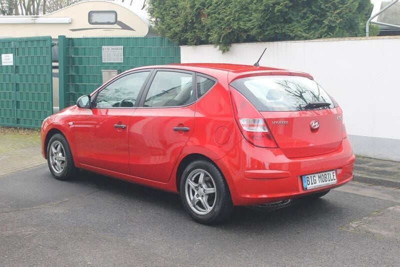 Gebraucht Hyundai i30 Classic 109 PS (80 kW) 2008 Rot Limousine