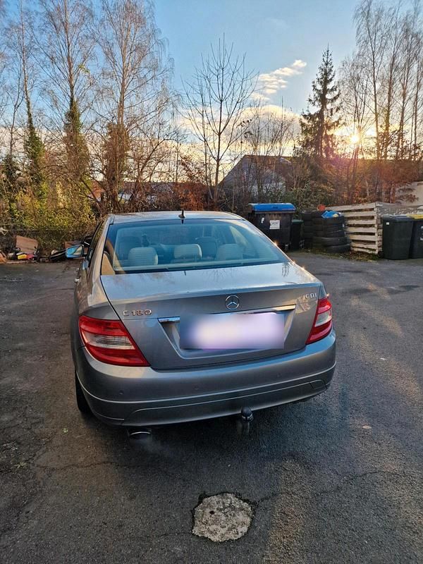 Silber Gebraucht 2011 Mercedes C180 Limousine | 5.800 € (Guter Preis) - Bild 1/4