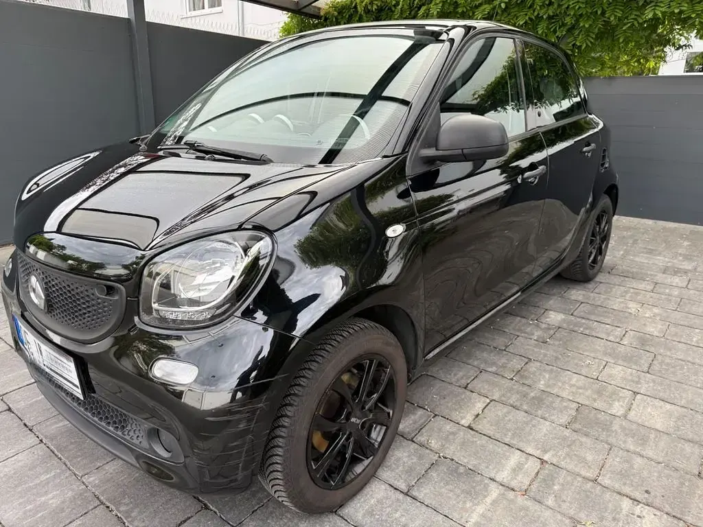 Gebraucht Smart ForFour 71 PS (52 kW) 2016 Schwarz Kleinwagen