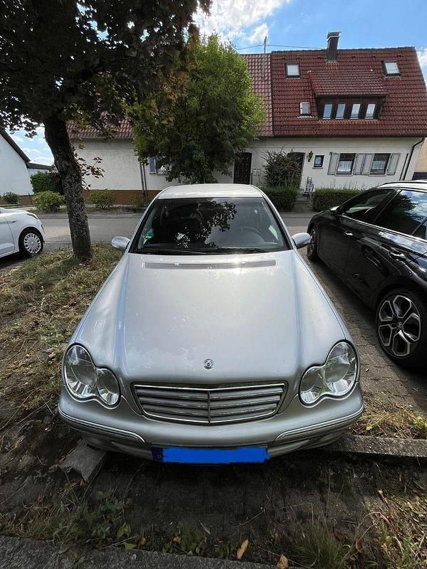 Second-hand Mercedes C200 Classic 163 CP (119 kW) 2004 Argintiu Berlinǎ