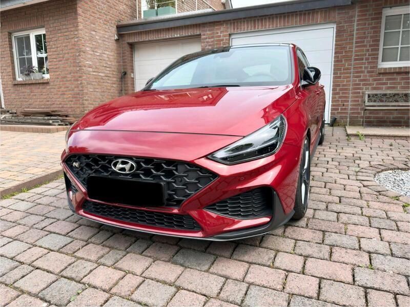 Rot Gebraucht 2021 Hyundai i30 Kleinwagen | 32.500 € (Etwas zu teuer) - Bild 1/4