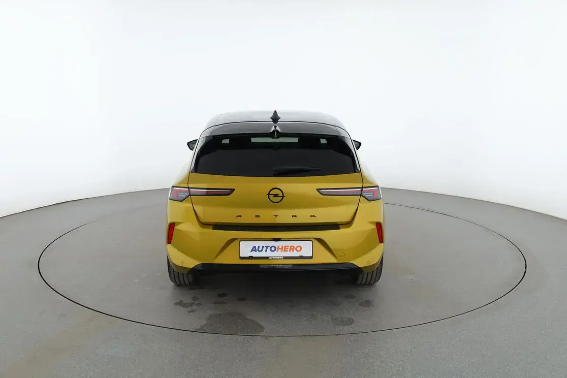 Occasion Opel Astra GS Line 131 ch (96 kW) 2023 Jaune Citadine